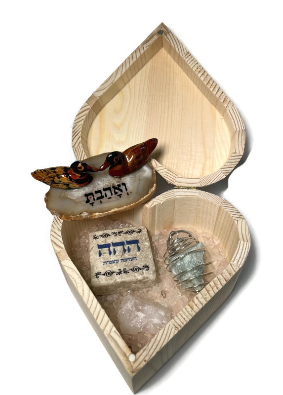 מארז אהבה לחיזוק אהבה עצמית מארז אהבה לחיזוק אהבה עצמית