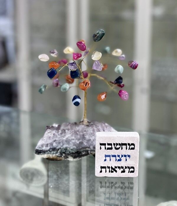 מארז עץ קטן ואריח- לאופטימיות וחיוביות.