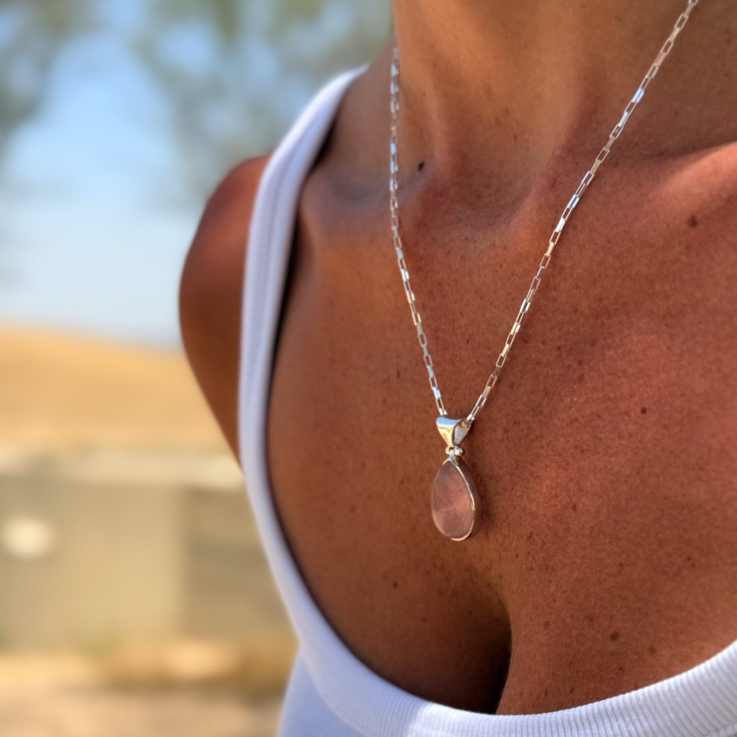 תליון רוז קוורץ טיפה - נביעה