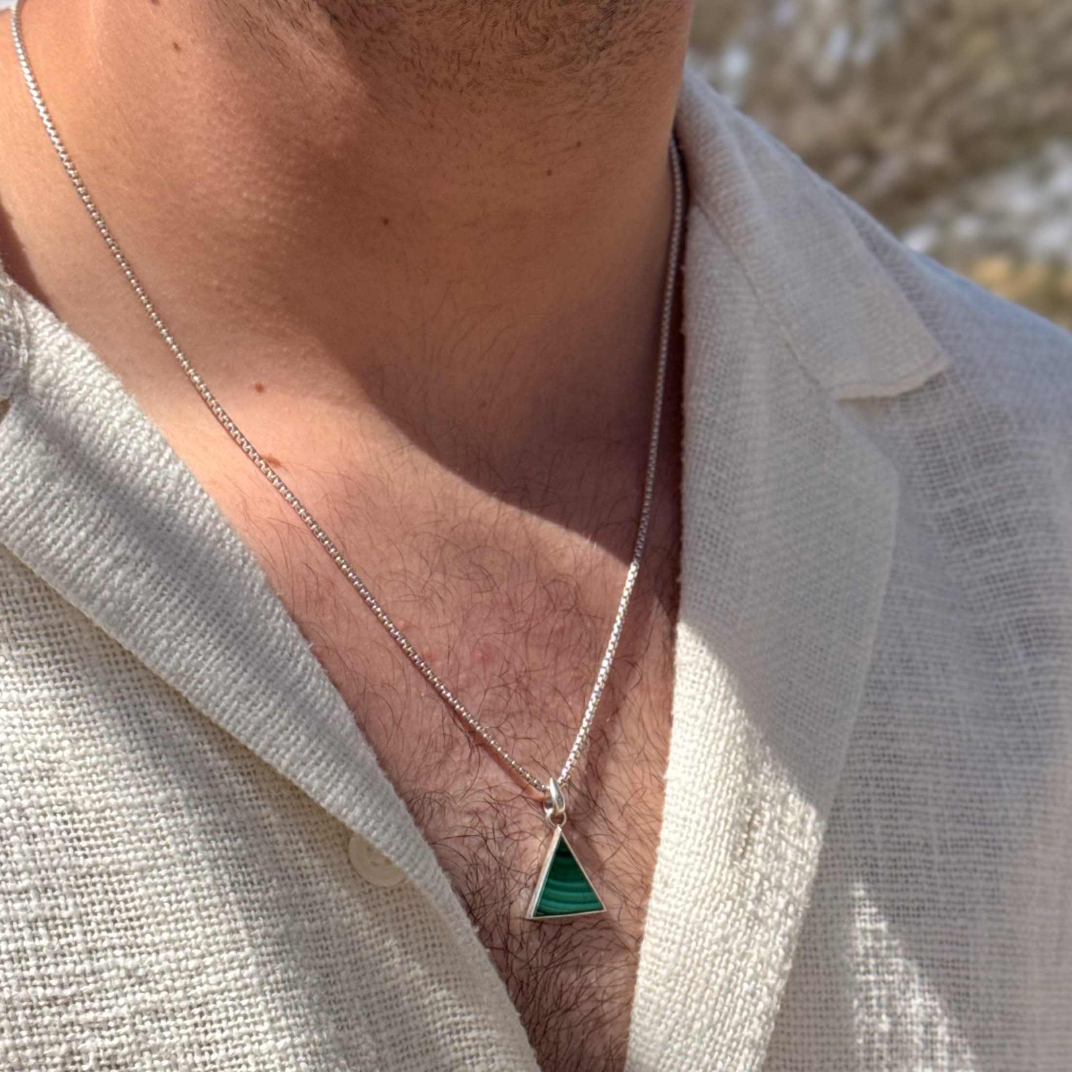 תליון מלאכיט משולש - פסגות